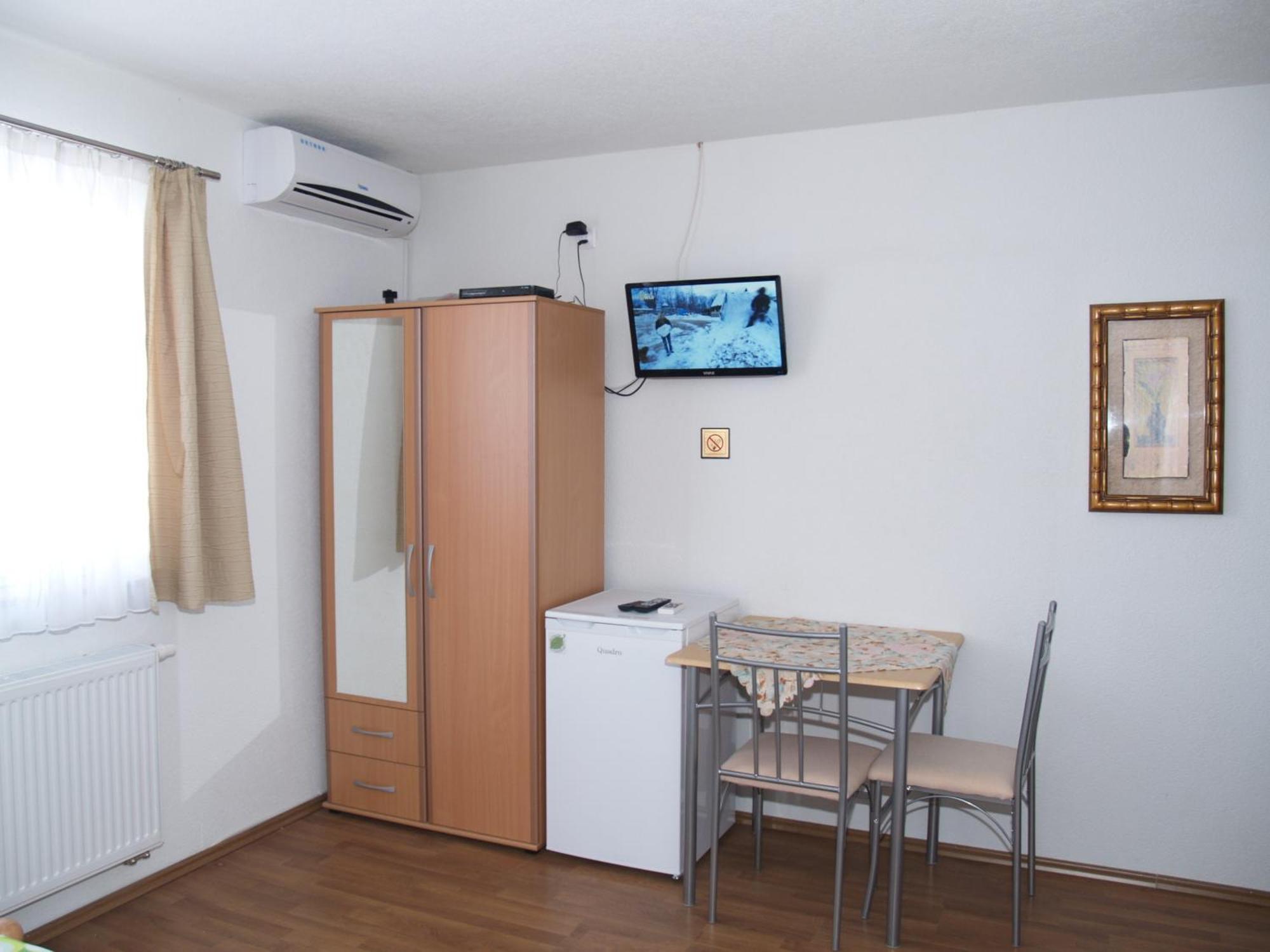 Guest House Mijic Korenica Rom bilde