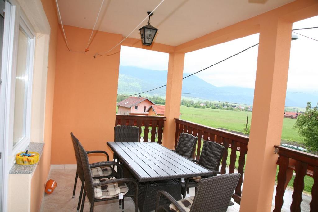 Guest House Mijic Korenica Rom bilde